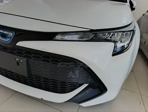 Toyota Corolla XSE (1.8L 4cyl 2A) 2019 White