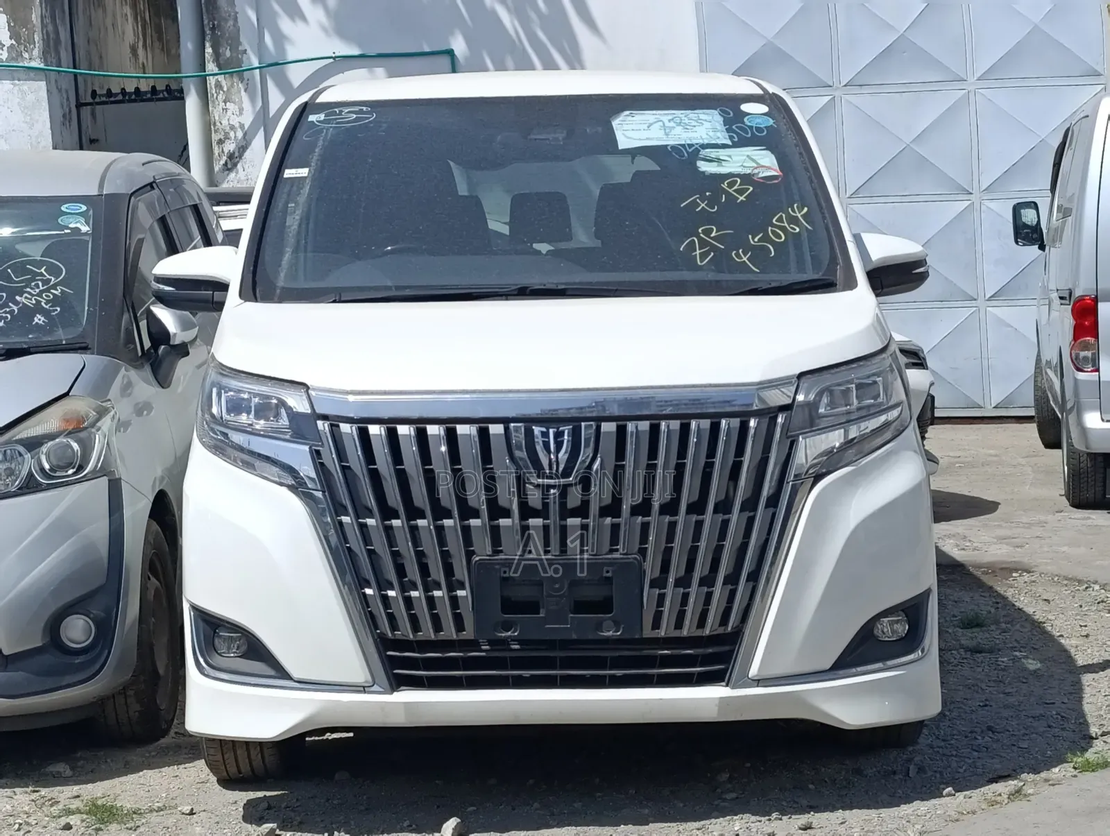 Toyota Esquire 2.0 FWD (7 seater) 2019 White