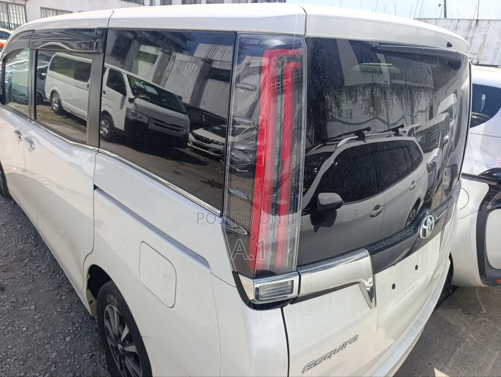 Toyota Esquire 2.0 FWD (7 seater) 2019 White