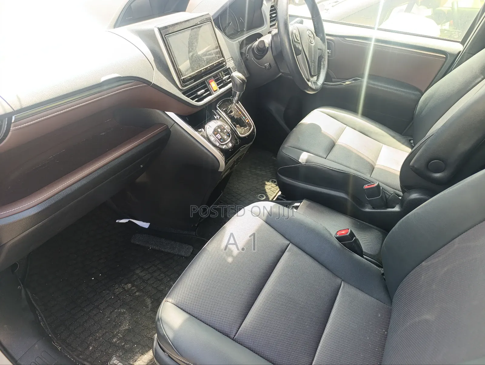 Toyota Esquire 2.0 FWD (7 seater) 2019 White