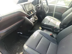 Toyota Esquire 2.0 FWD (7 seater) 2019 White