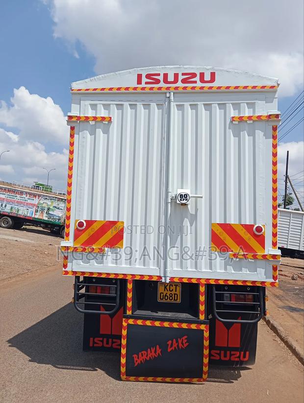 Isuzu FRR Lorry 2018 White - thumbnail 5