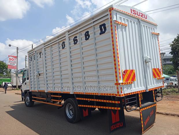Isuzu FRR Lorry 2018 White - thumbnail 6