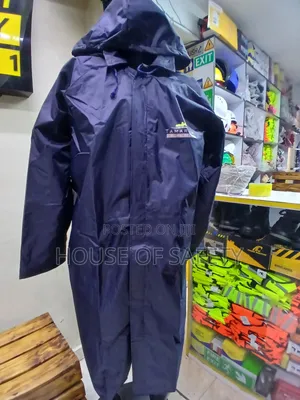 DWR -Coated Polyester Rain Coat