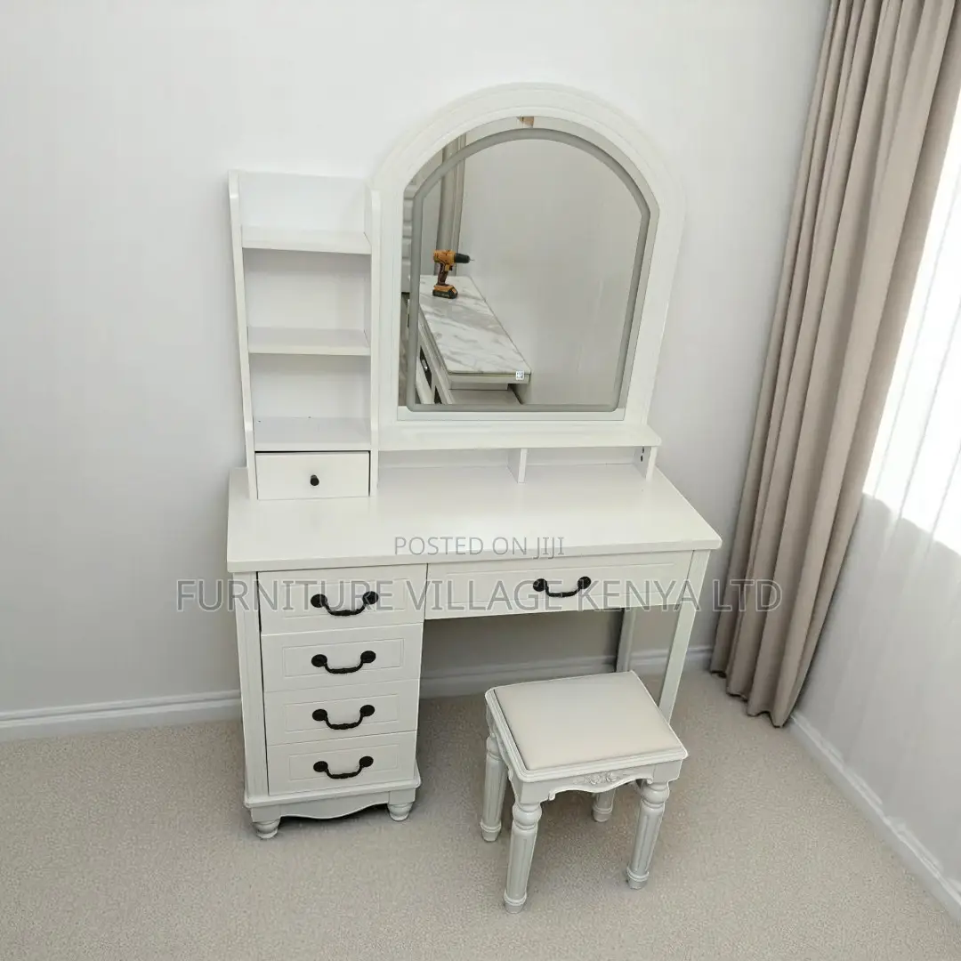 Dressing Tables: Modern Vanity Bedroom Dresser