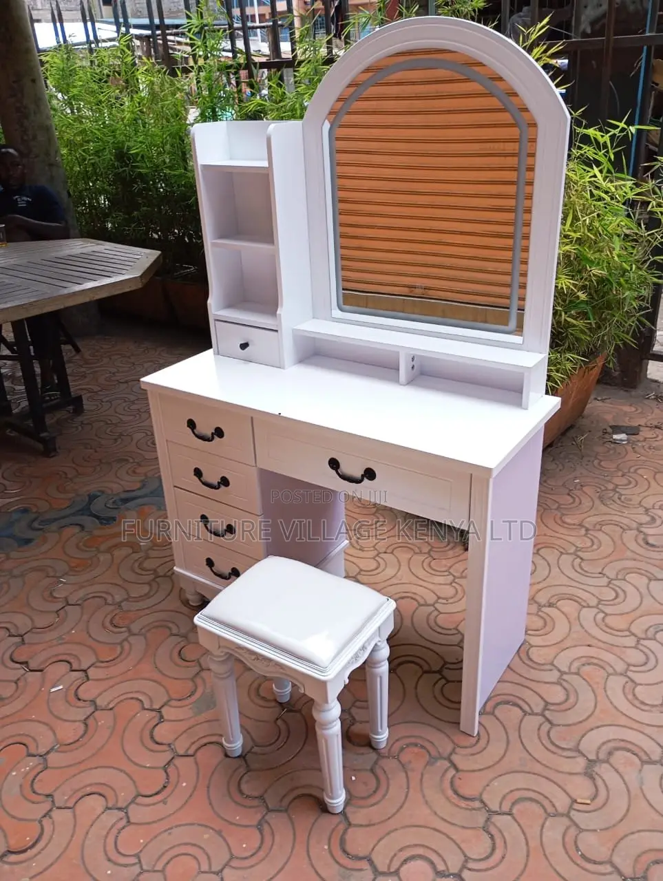 Dressing Tables: Modern Vanity Bedroom Dresser