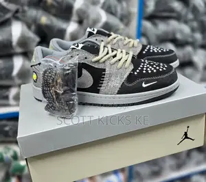 Air Jordan 1 Low 'Phantom Dust Metallic Dark Gray
 