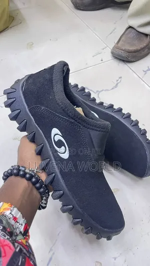 Salomon Casuals