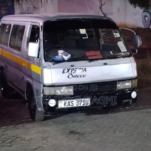 Nissan Caravan (Urvan) 2000 Silver - thumbnail 2