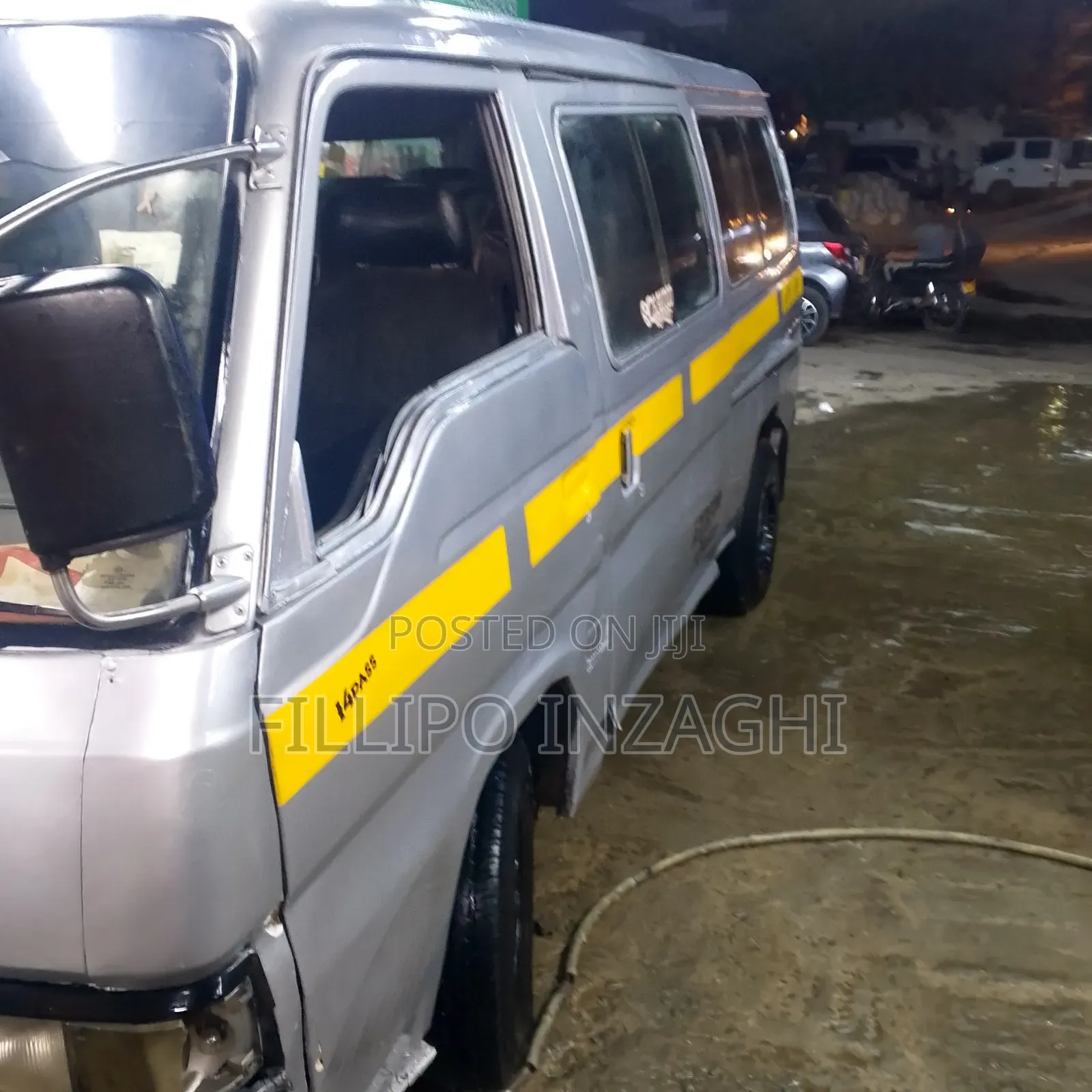 Nissan Caravan (Urvan) 2000 Silver