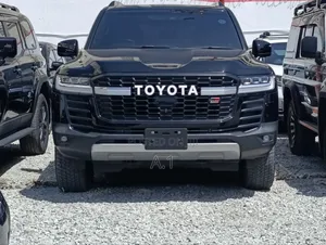 Toyota Land Cruiser LC300 2022 Black