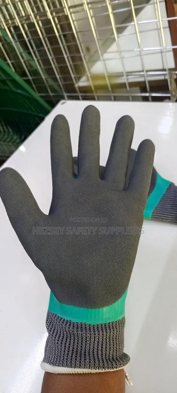 Water Proof Cut Resistant Gloves - thumbnail 2