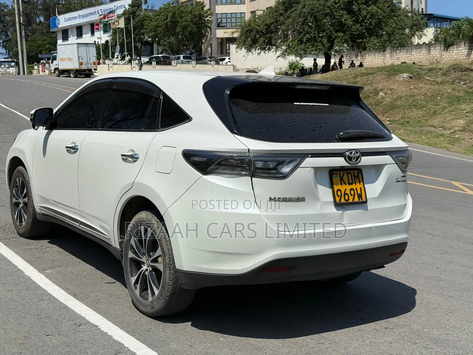 Toyota Harrier 2.0 2016 White
