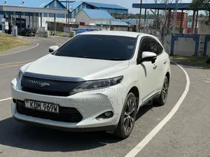 Toyota Harrier 2.0 2016 White