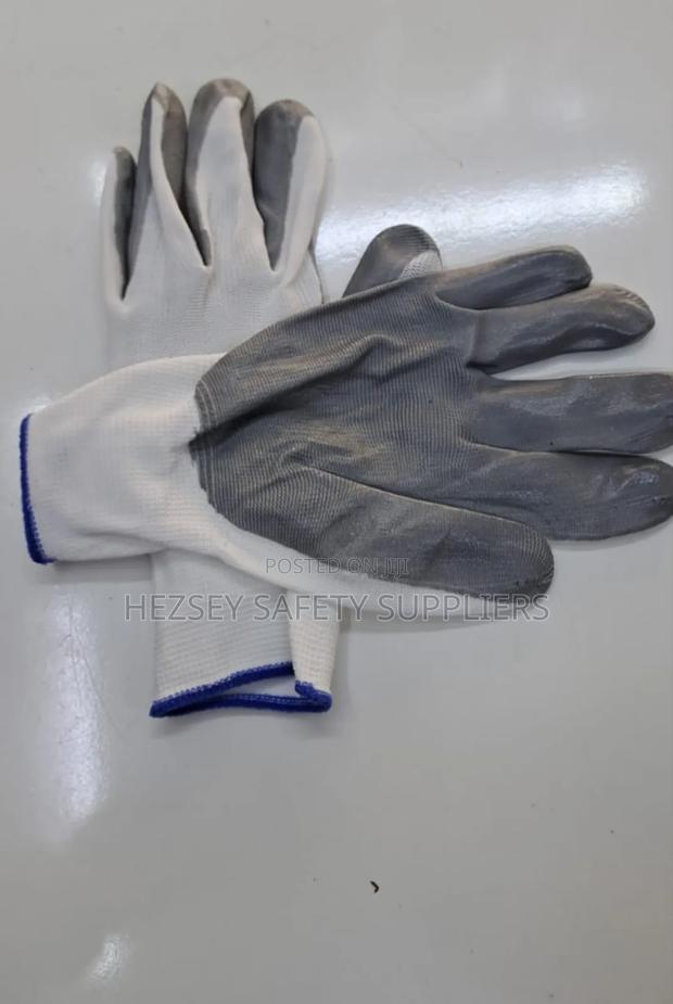 Nitrile-coated Lightweight Oil-resistant Gloves