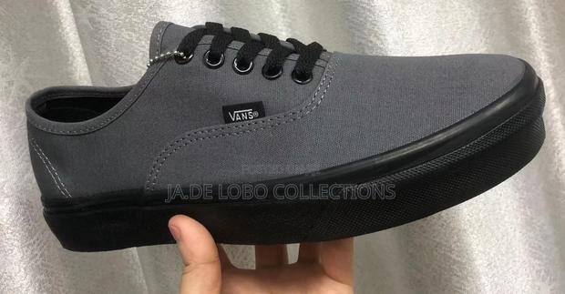 Ja.De Lobo Vans - main view