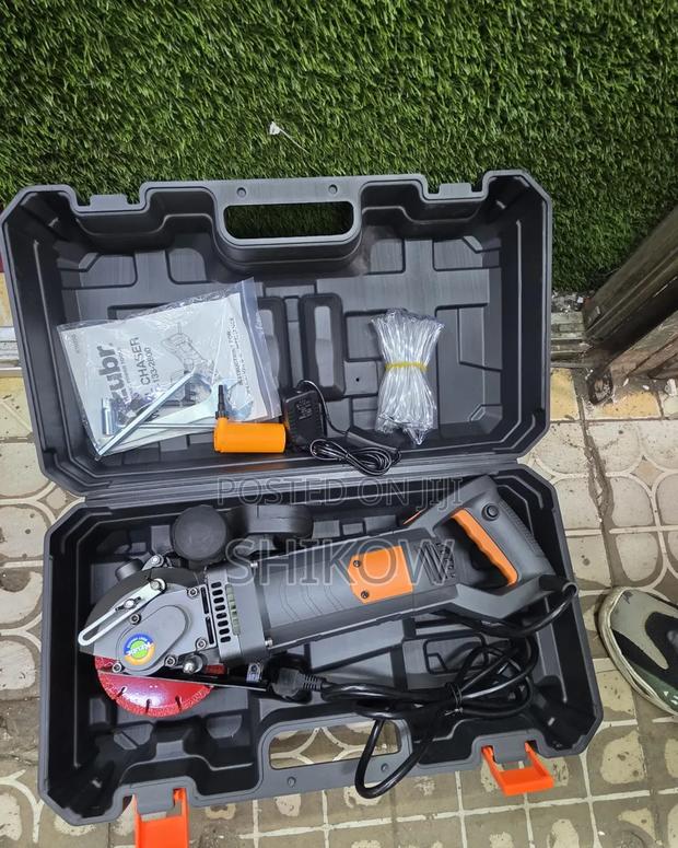 Kzubr Wall Chaser 2800watts 
Corded