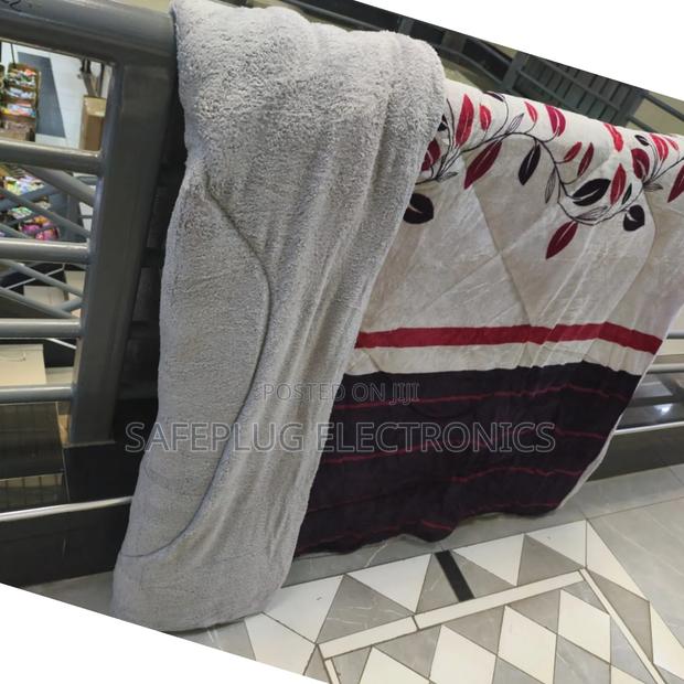 Wool Duvet 5×6 Single - Moisture-Wicking Case Included - main view