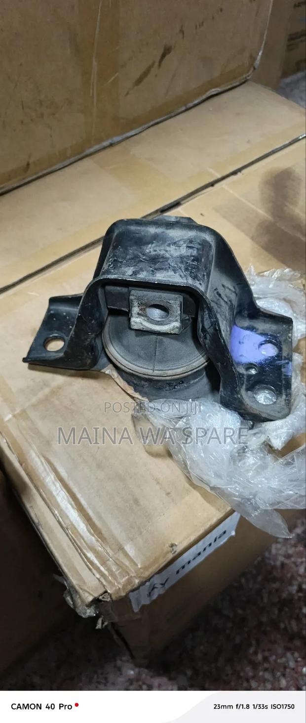 Nissan Tiida Engine Mounting - main view