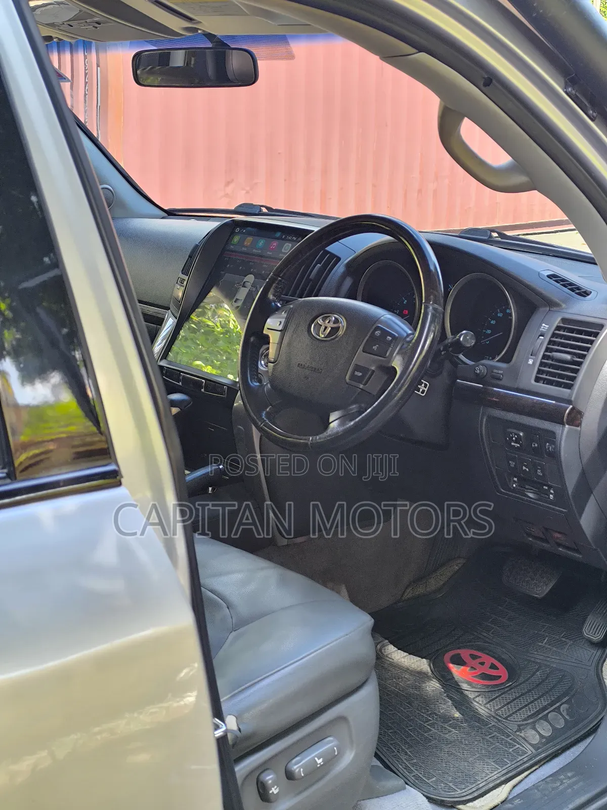 Toyota Land Cruiser 4.6 V8 AX G Selection 2010 Silver