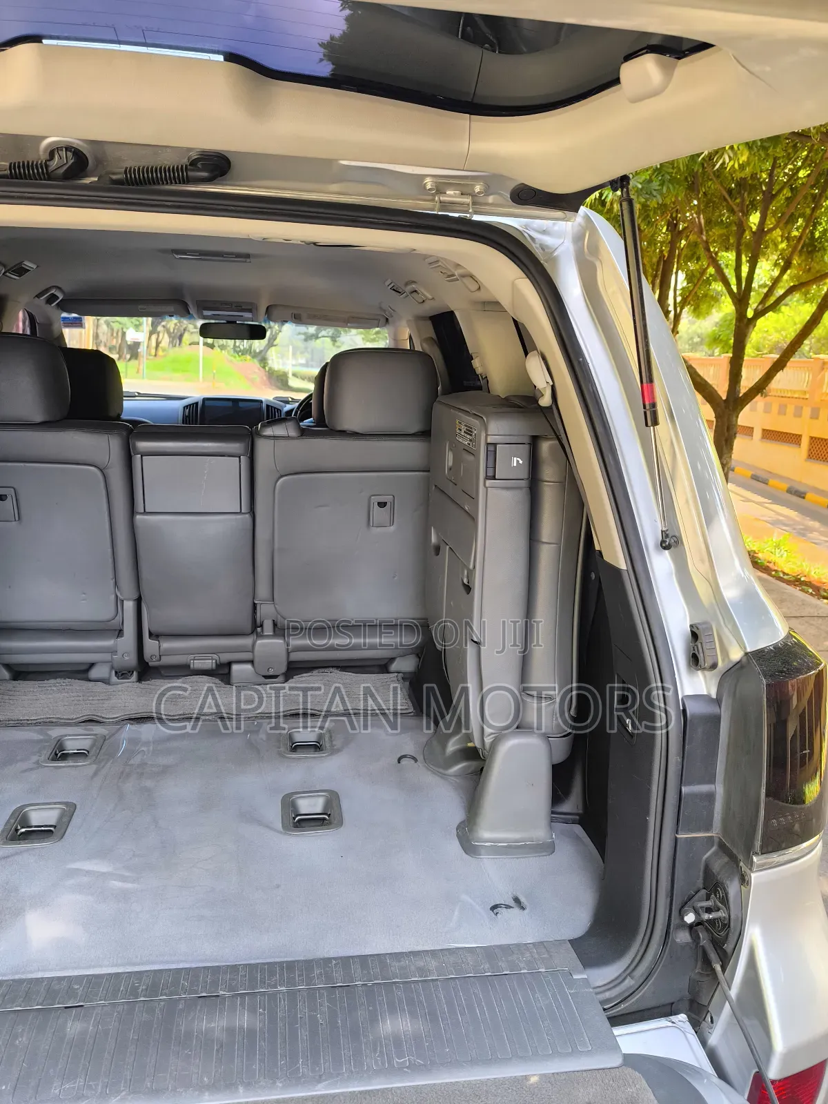 Toyota Land Cruiser 4.6 V8 AX G Selection 2010 Silver
