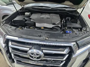 Toyota Land Cruiser 2015 White