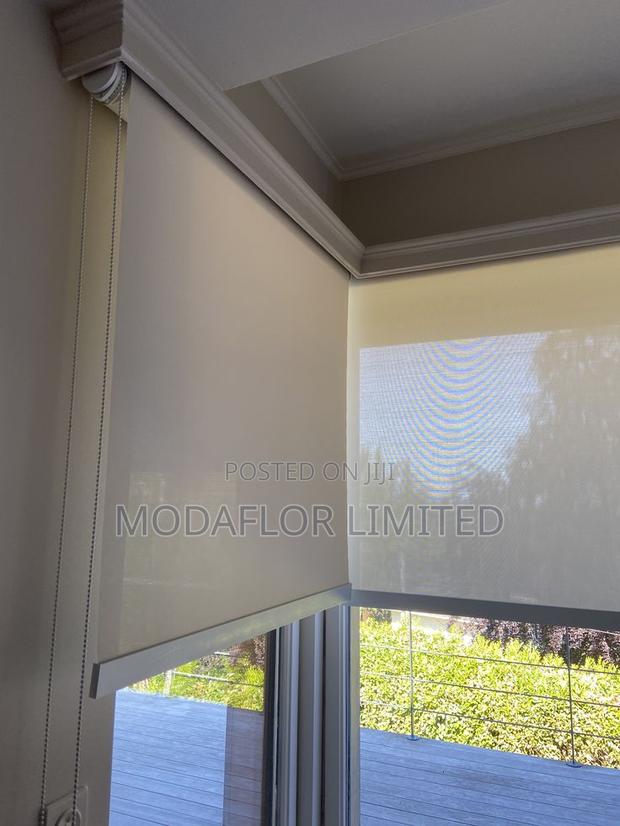 Sunscreen Roller Blinds – Smooth Functional - main view