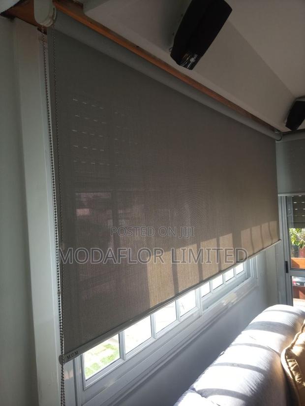 Sunscreen Roller Blinds – Perfect for Offices Boardrooms