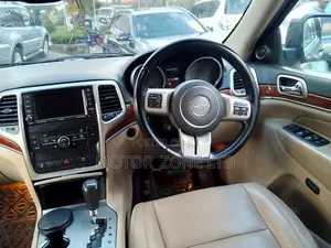 Jeep Grand Cherokee 2012 Gray