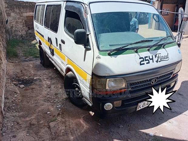 Toyota HiAce 2004 White - main view