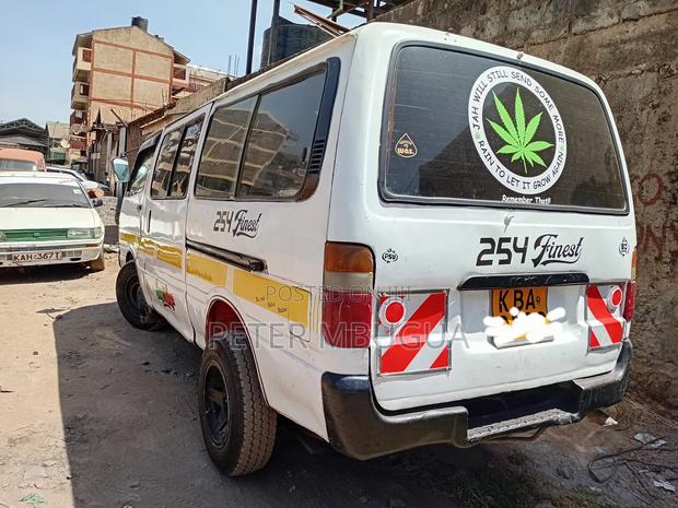 Toyota HiAce 2004 White - thumbnail 5