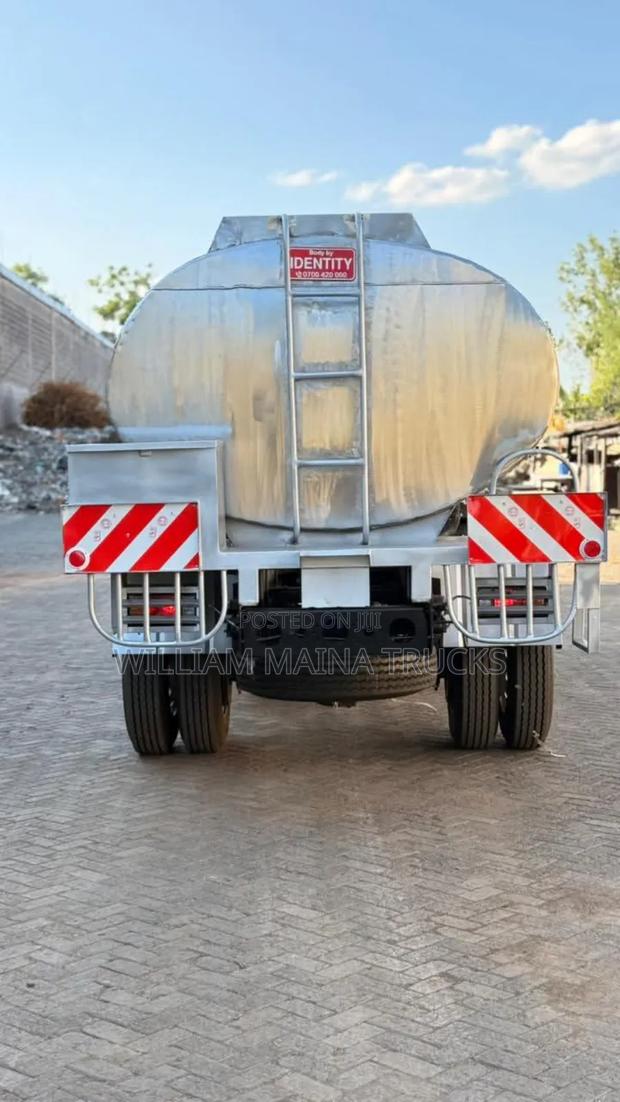 H3 Water Bowser - main view