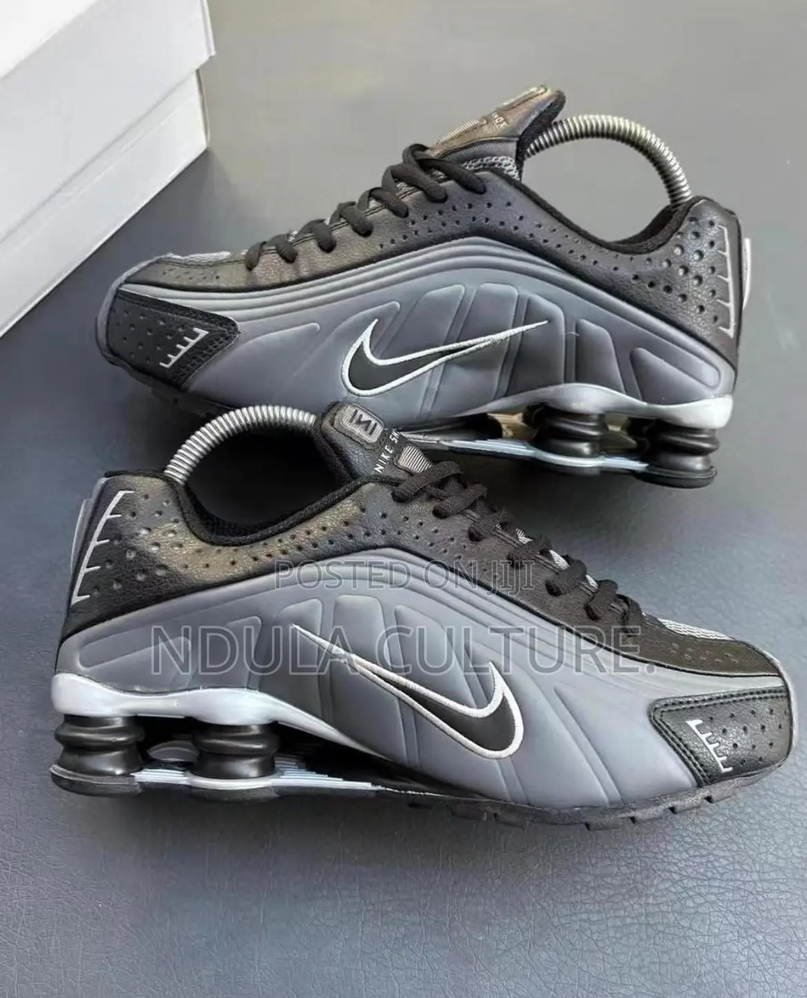 Trending Nike Shox R4