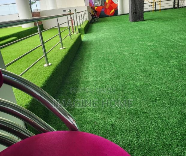Fade Resistant Grass Carpet - thumbnail 2