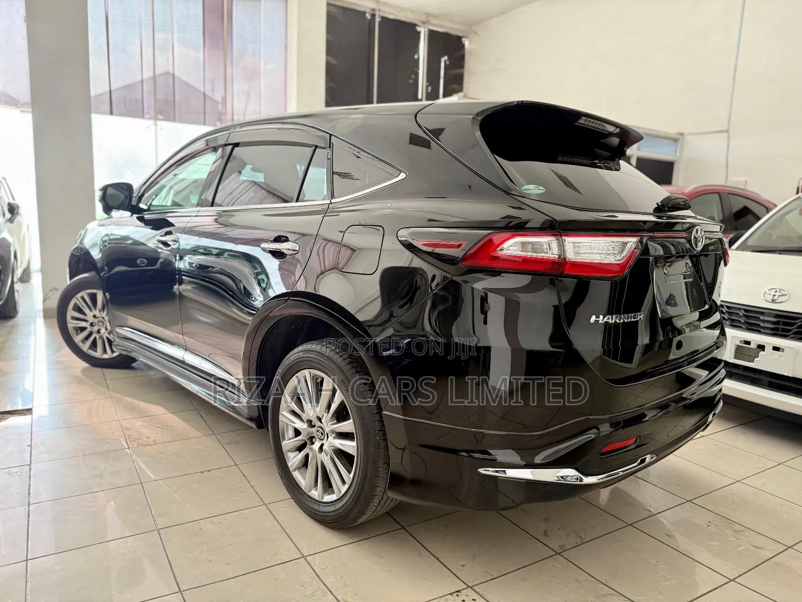 Toyota Harrier 2.0 2018 Matt Black
