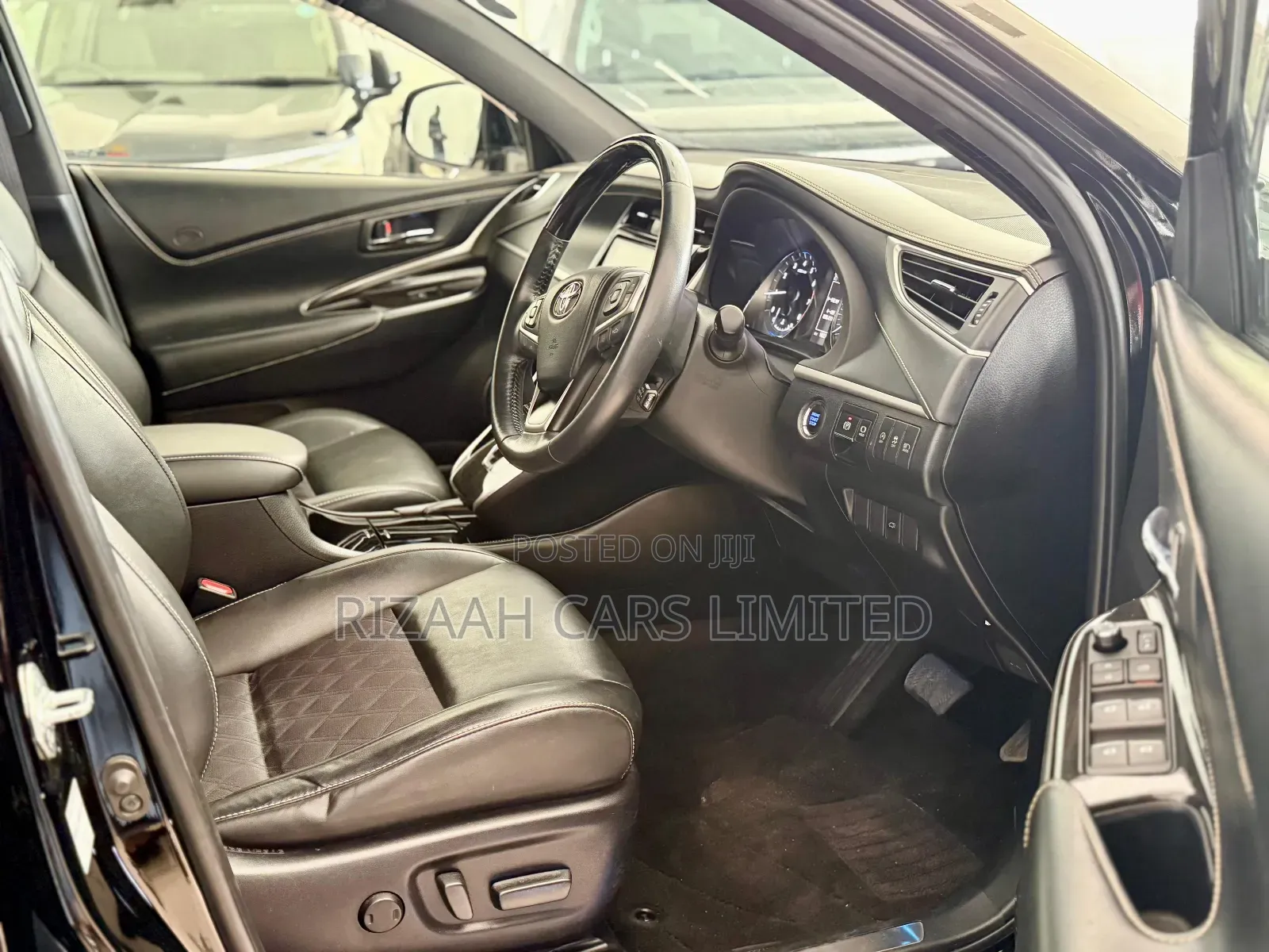 Toyota Harrier 2.0 2018 Matt Black