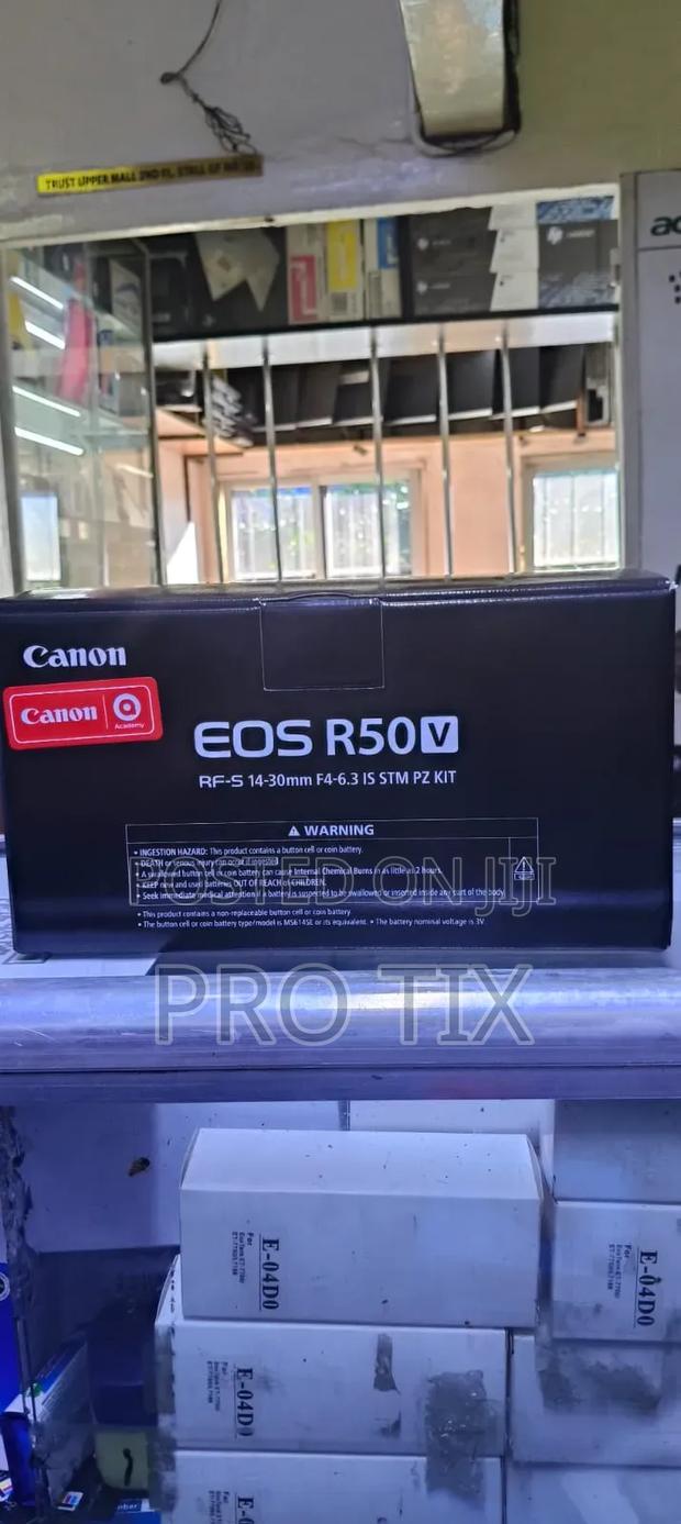 Canon Eos R50v With 14-30mm Lens - main view