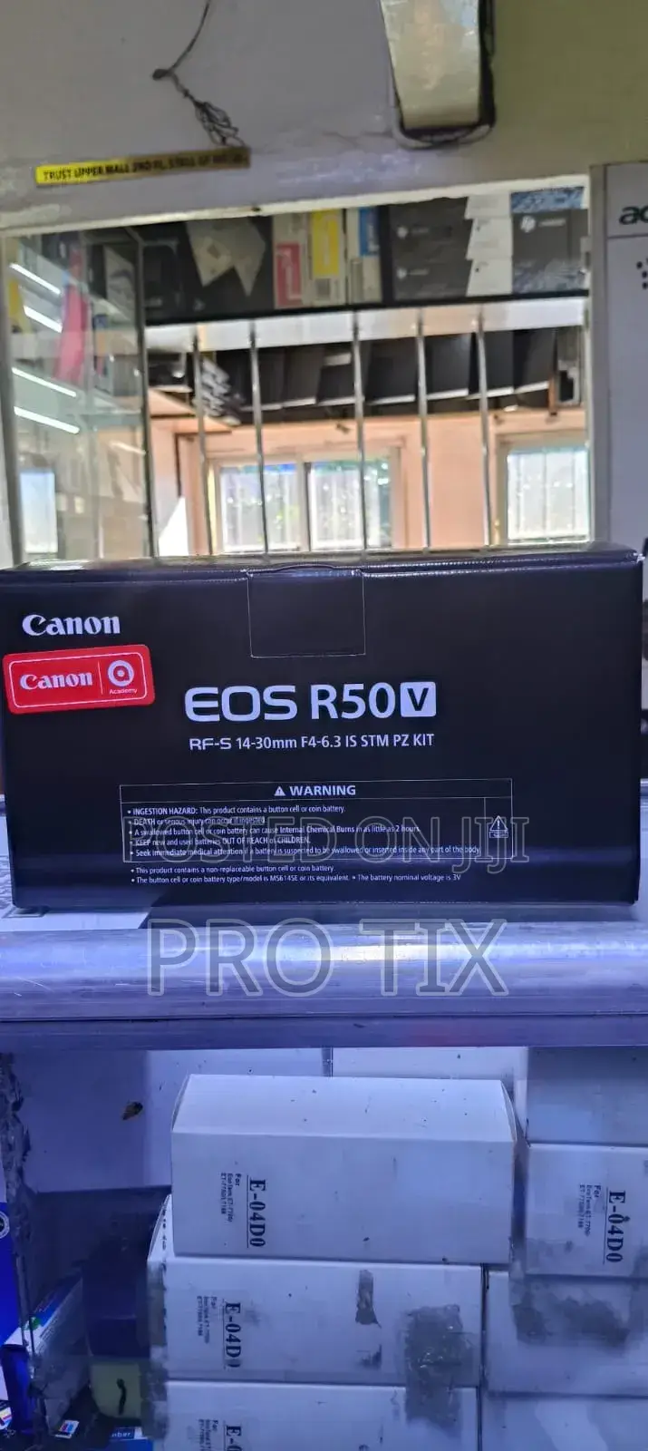 Canon Eos R50v With 14-30mm Lens