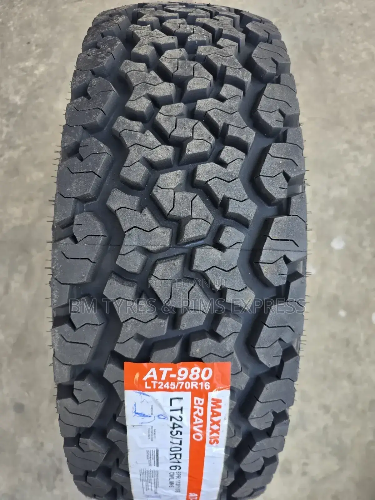 245 /70 R16 Maxxis (All Terrein) 980