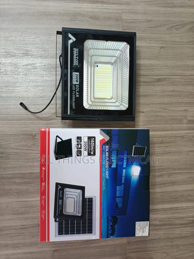 200w Solar Floodlight - main view