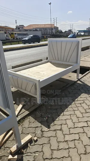 Lines Design Chester Bed