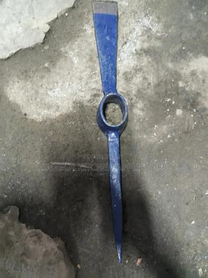 Mattock / Pickaxe - main view