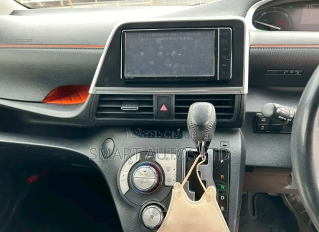 Toyota Sienta 2019 Red