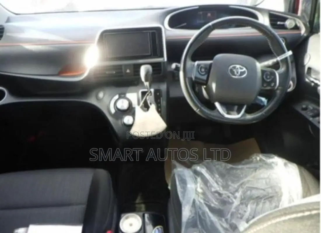 Toyota Sienta 2019 Red