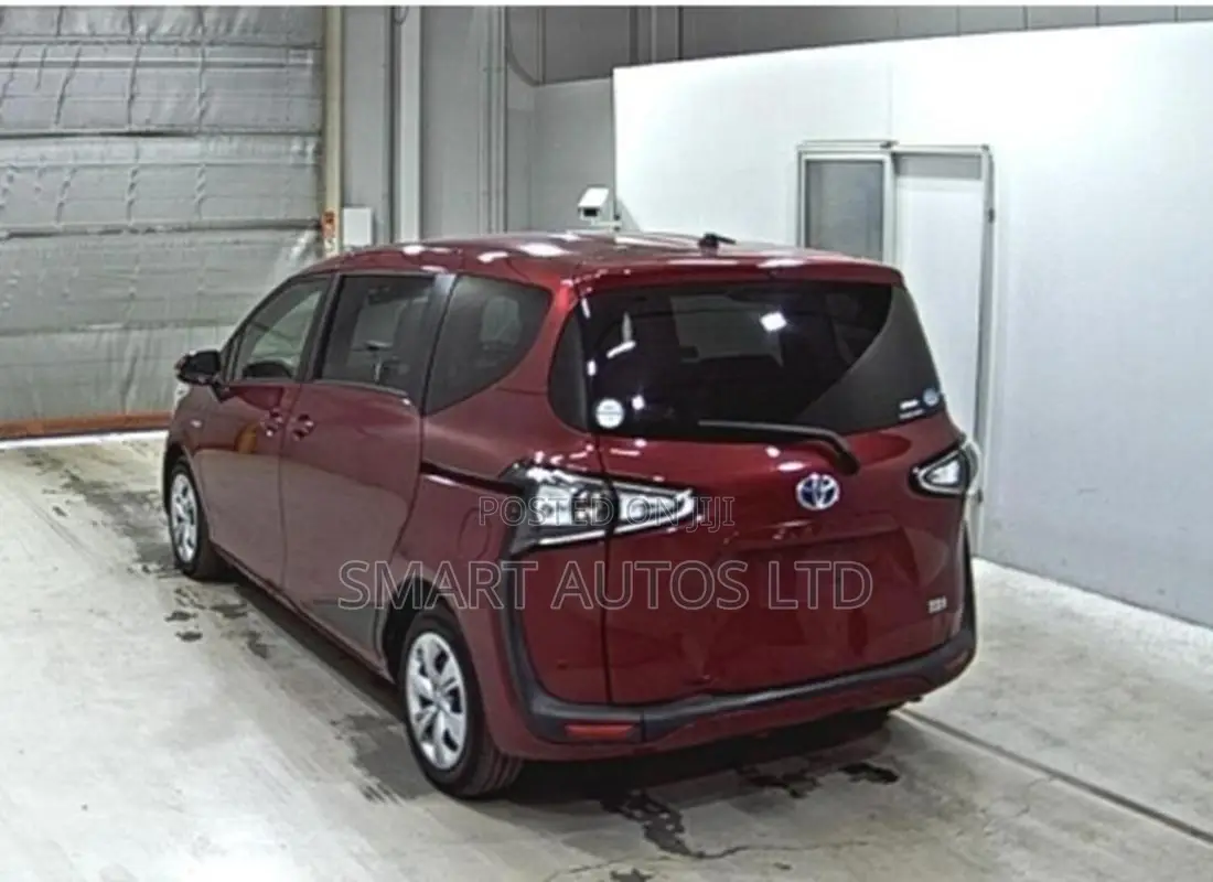 Toyota Sienta 2019 Red