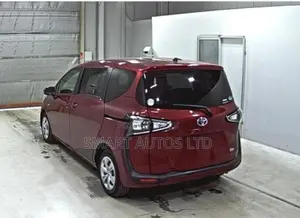 Toyota Sienta 2019 Red