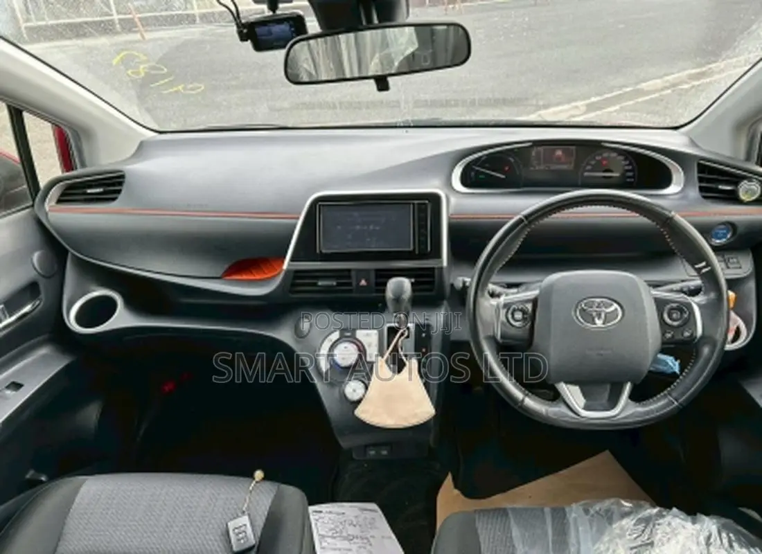 Toyota Sienta 2019 Red