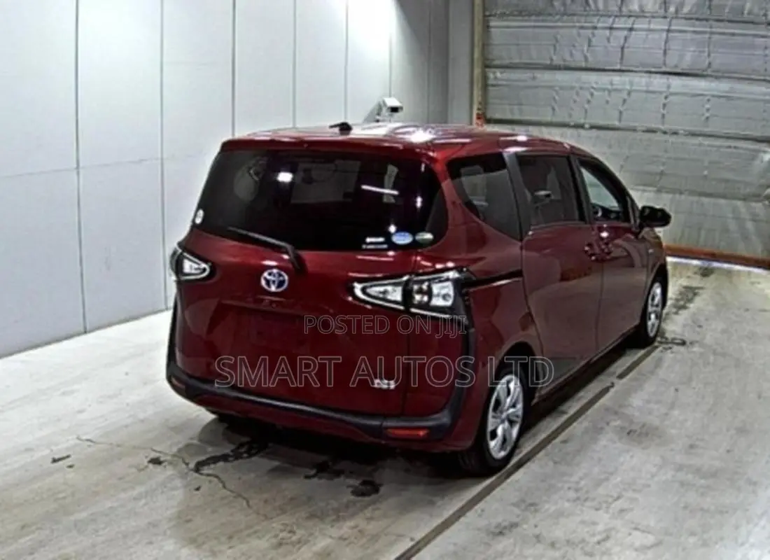 Toyota Sienta 2019 Red
