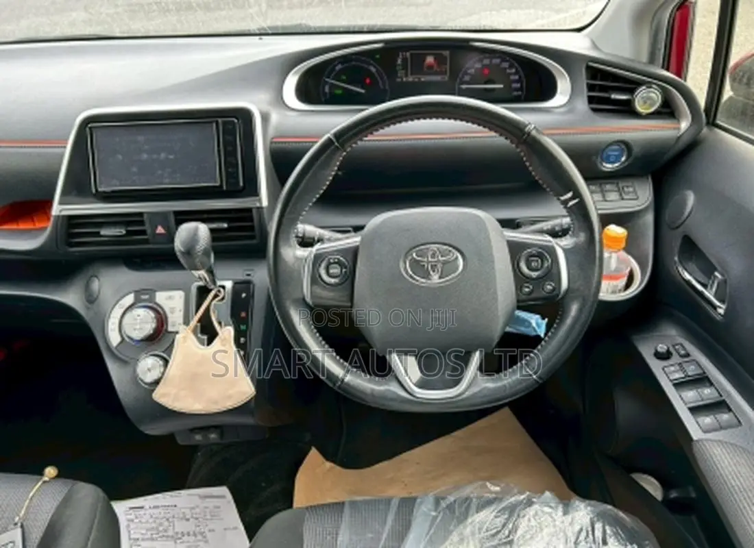 Toyota Sienta 2019 Red