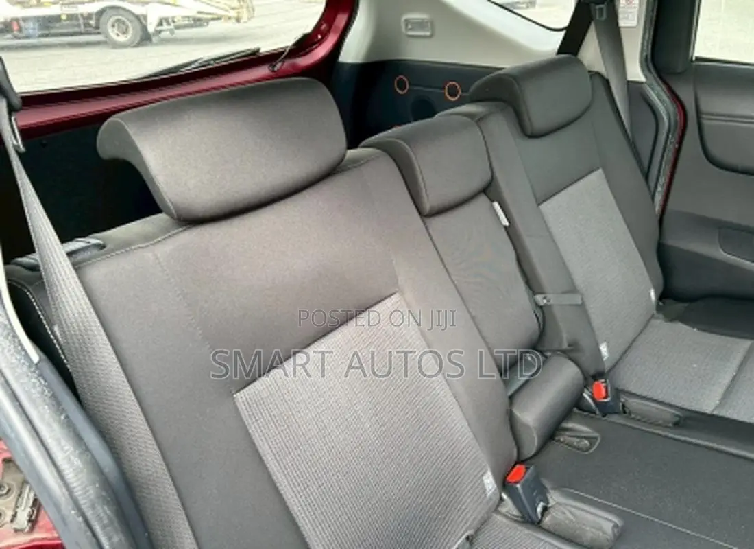 Toyota Sienta 2019 Red